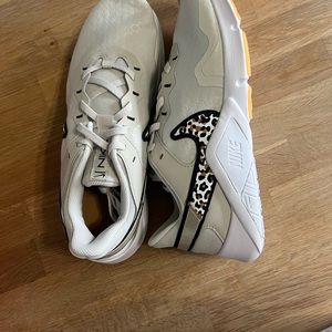 Nike Womens Leopard Running Shoes